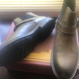Base London Morrow Leather Chelsea Boots